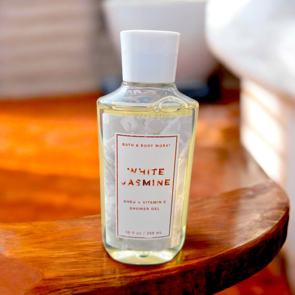 Bath & Body Works White Jasmine Shower Gel 10 oz Bottle Vitamin E + Shea HTF.